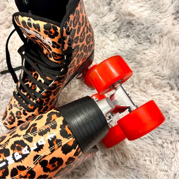 Impala Leopard Quad Rollerskates ✨ - Picture 2 of 11